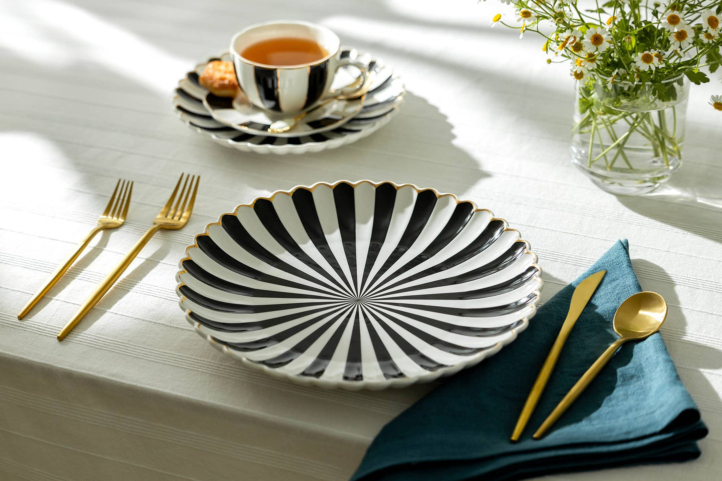 Black and White 10.75" Scallop Fine Porcelain Dinner Plate