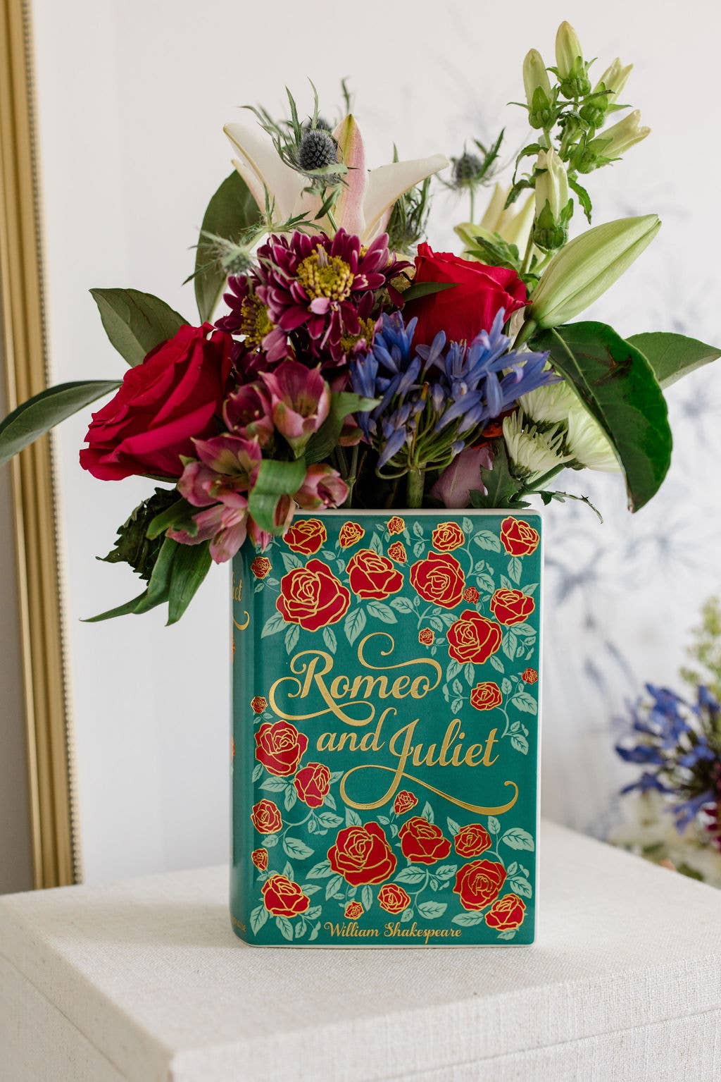 (CASE PACK) Large Book Vase, Romeo and Juliet