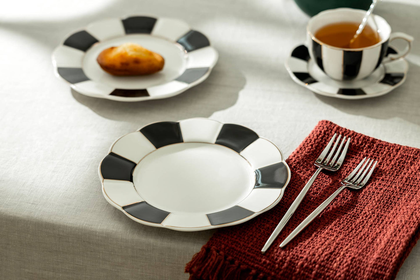 Black and White 8" Scallop Fine Porcelain Dessert Plate