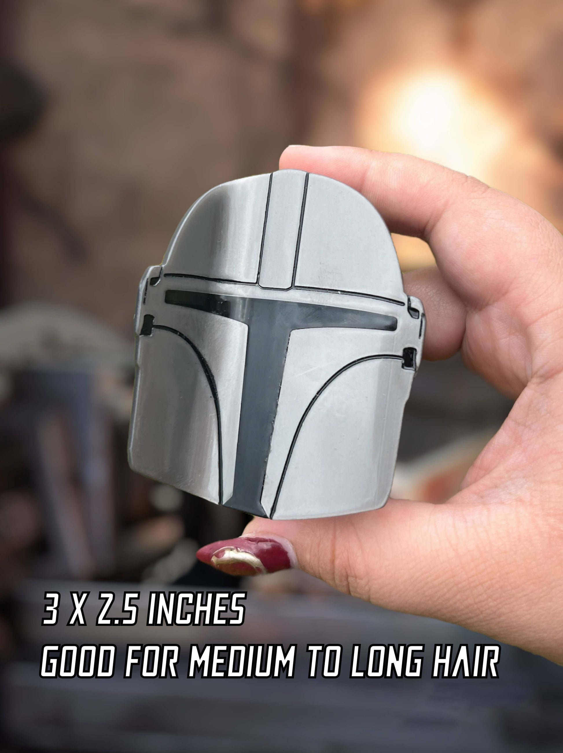 Hand holding a small helmet-shaped hair claw with text indicating size and hair type suitability.