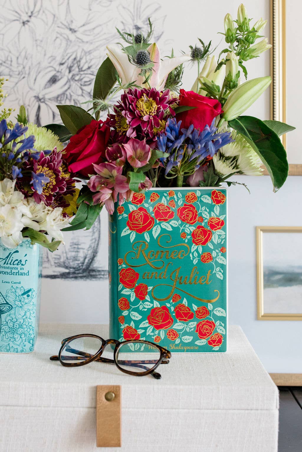 (CASE PACK) Large Book Vase, Romeo and Juliet