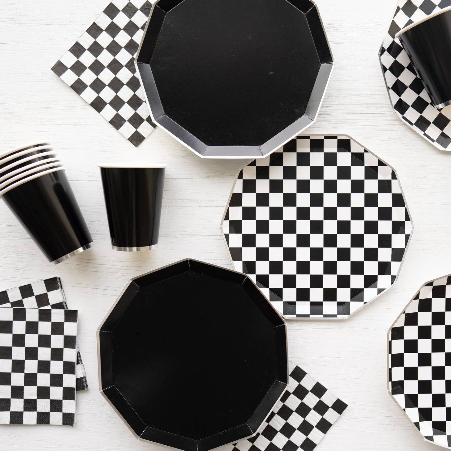BLACK AND WHITE SIGNATURE CHECKER DINNER PLATES